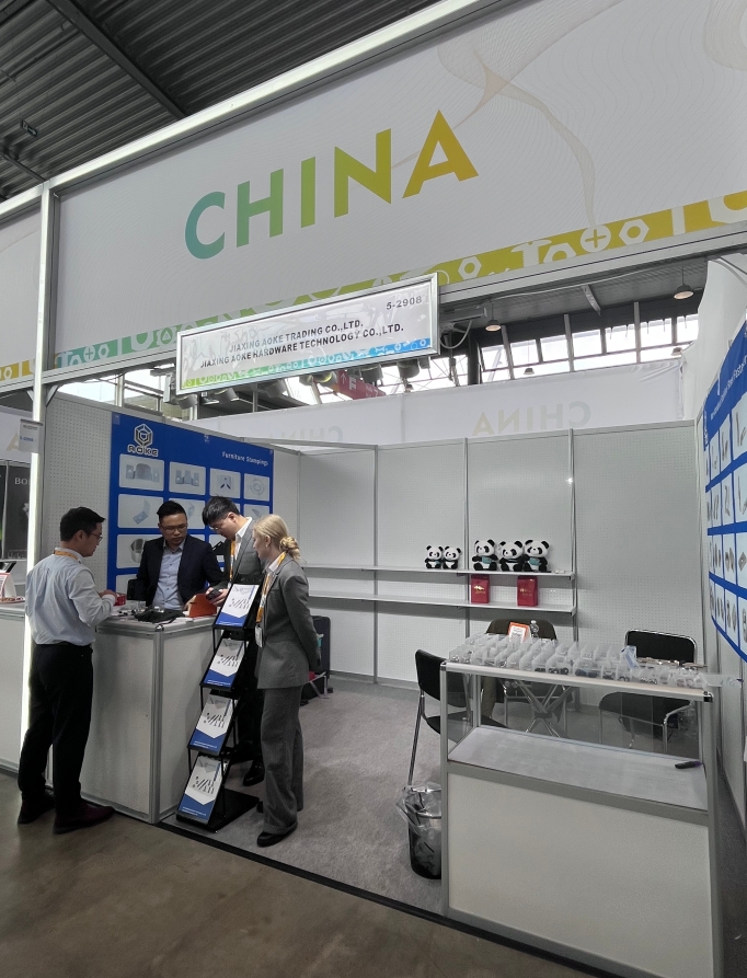 Jiaxing Aoke -hardware vises på 2025 Stuttgart Fastener Fair