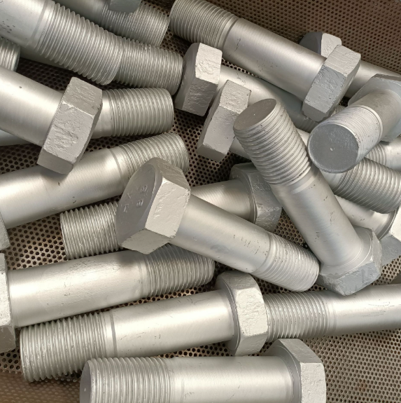 Hvad er forskellen mellem varmgalvaniserede bolte og Dacromet-bolte?